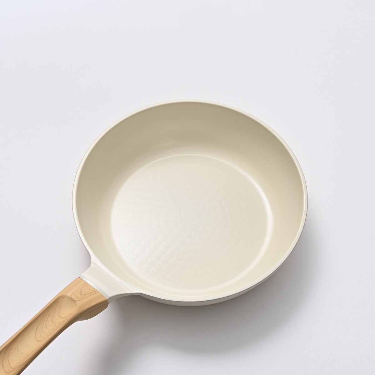 フライパンの斜め俯瞰撮影