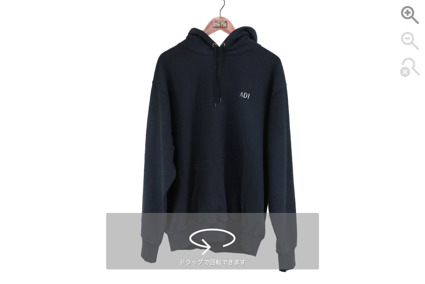 360度撮影されたハンガーに吊るした洋服